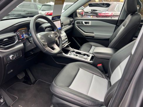 Certified 2022 Ford Explorer XLT w/ Equipment Group 202A image 7