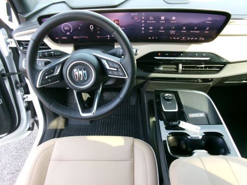 Used 2025 Buick Enclave Preferred AWD/4WD image 14