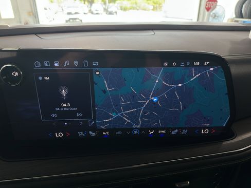 New 2025 Chevrolet Suburban Premier image 18