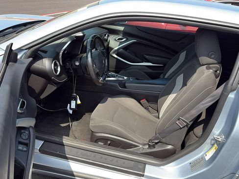 Used 2017 Chevrolet Camaro LT RWD image 3