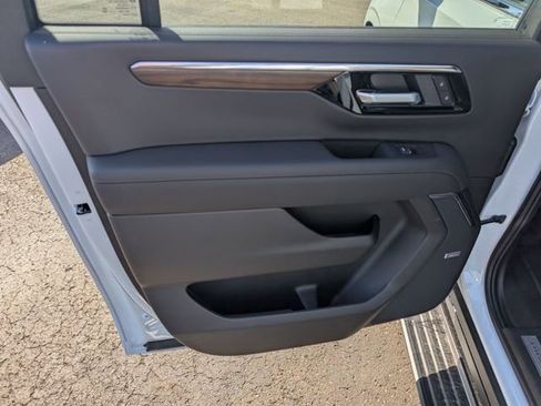 New 2026 Chevrolet Suburban High Country image 10