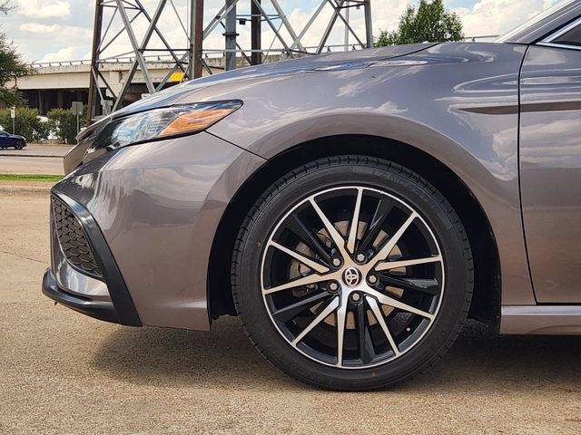 Used 2023 Toyota Camry SE FWD image 5