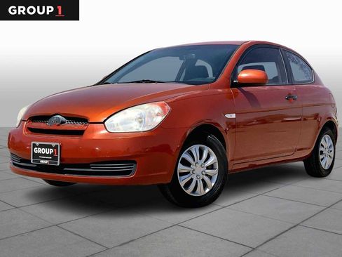 Used 2010 Hyundai Accent GS image 1