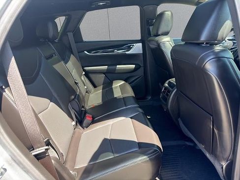 Used 2025 Cadillac XT5 Premium Luxury w/ Technology Package AWD/4WD image 16