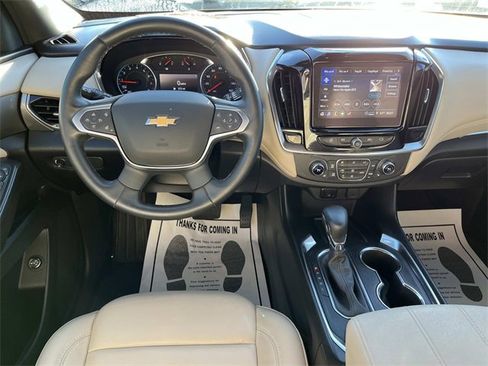Used 2023 Chevrolet Traverse LT image 14