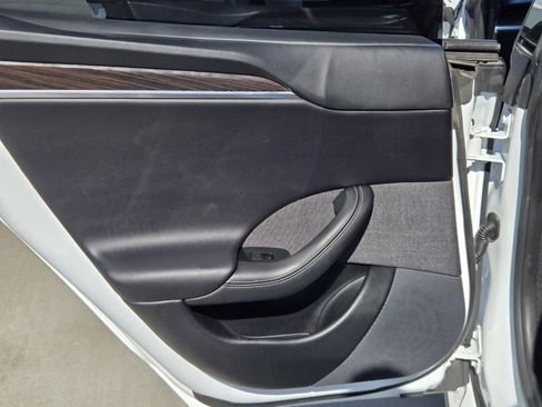 Used 2022 Tesla Model S image 22