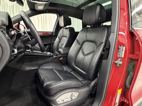 Certified 2024 Porsche Macan image 32