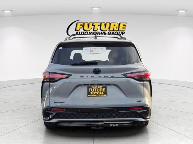 Used 2025 Toyota Sienna XSE w/ XSE Plus Package AWD/4WD image 6