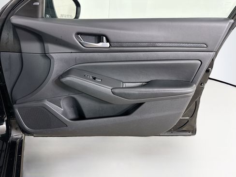 Used 2025 Nissan Altima 2.5 SV image 30