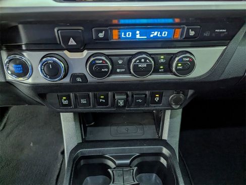Used 2020 Toyota Tacoma Limited image 26