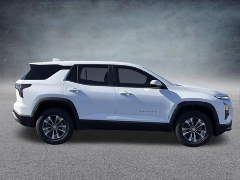 New 2026 Chevrolet Equinox LT image 2