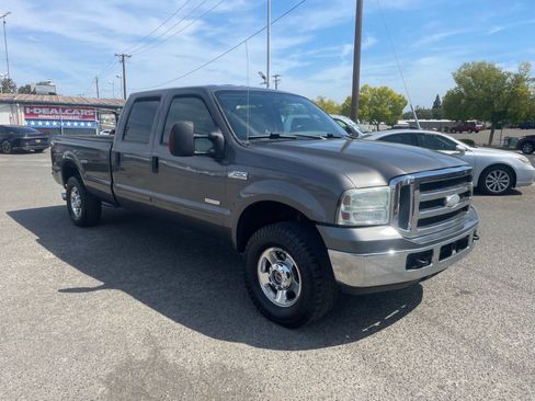 Used 2005 Ford F250 Lariat AWD/4WD image 2