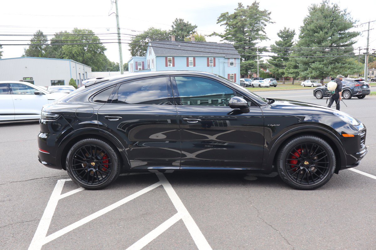 Used 2023 Porsche Cayenne Platinum Edition AWD/4WD image 5