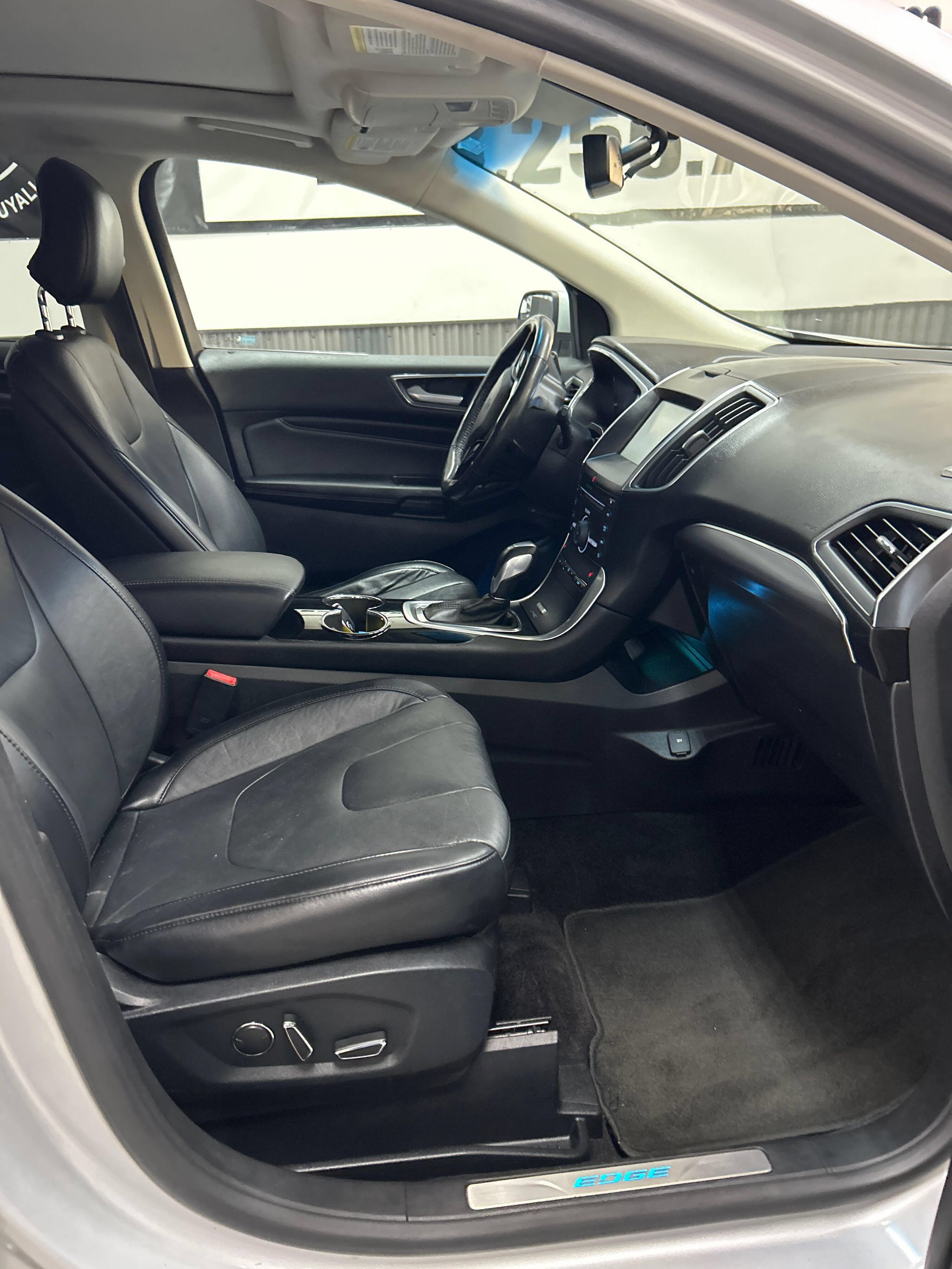 Used 2015 Ford Edge Titanium AWD/4WD image 13