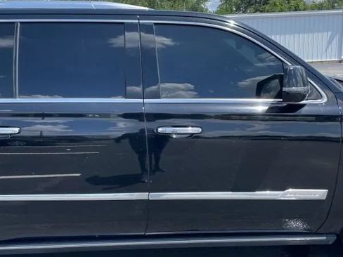 Used 2017 Cadillac Escalade ESV Platinum AWD/4WD image 14