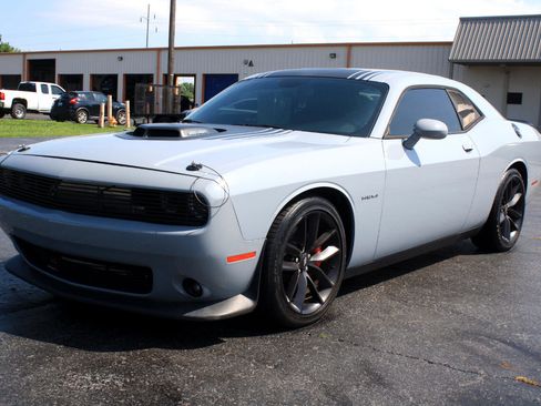 Used 2020 Dodge Challenger R/T w/ Shaker Package image 12