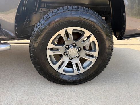 Used 2016 Toyota Tacoma SR5 w/ Towing Package image 12