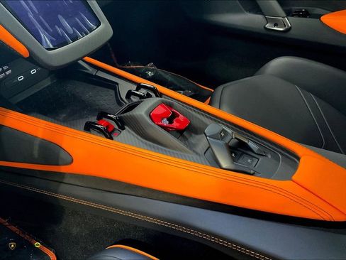 Used 2024 Lamborghini Revuelto image 15