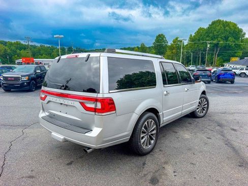 Used 2017 Lincoln Navigator L Select RWD image 4