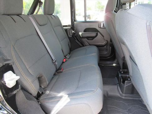 Used 2025 Jeep Wrangler Sport S image 27