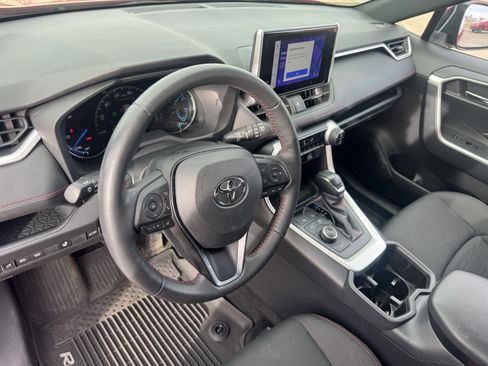 Used 2023 Toyota RAV4 SE w/ Weather & Moonroof Package image 12