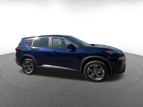 Used 2025 Nissan Rogue SV FWD image 2