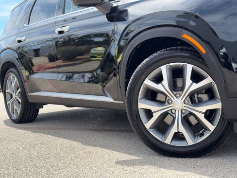 Used 2022 Hyundai Palisade SEL w/ Premium Package FWD image 2