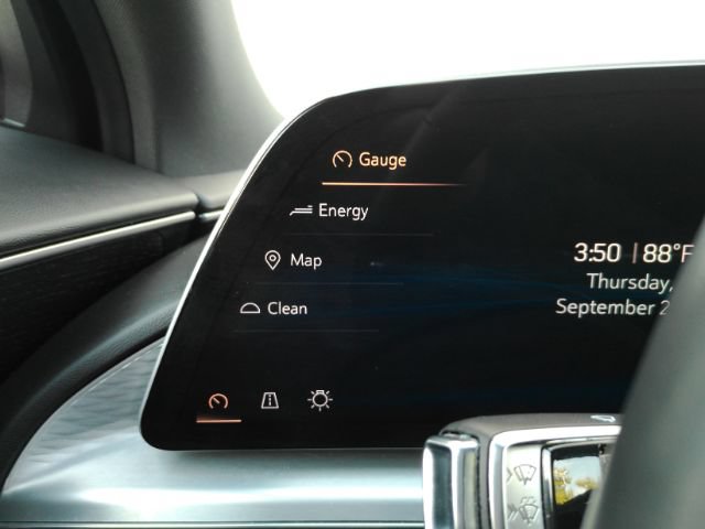 Used 2023 Cadillac Lyriq AWD image 39