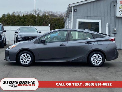 Used 2017 Toyota Prius Two image 2