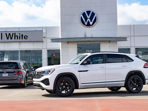 New 2026 Volkswagen Atlas Cross Sport SEL R-Line image 1