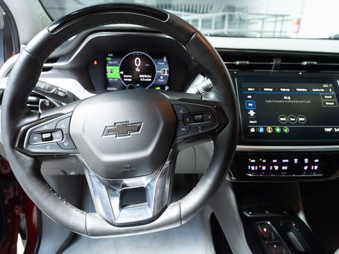 Used 2023 Chevrolet Bolt EUV Premier w/ Super Cruise Package FWD image 3