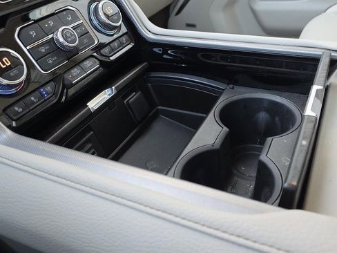 Used 2021 GMC Yukon Denali w/ Denali Premium Package image 40