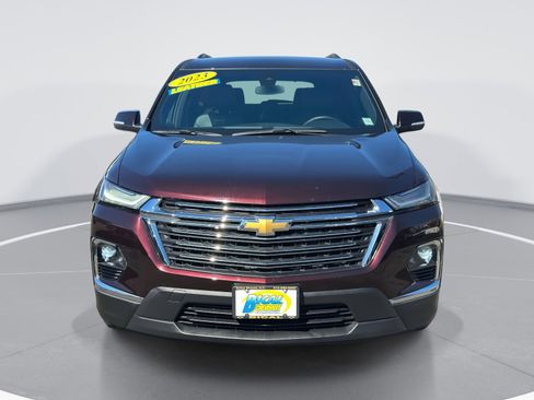 Used 2023 Chevrolet Traverse LT image 2