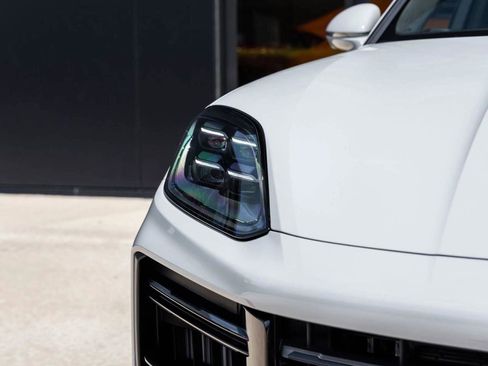 New 2026 Porsche Cayenne Turbo image 72