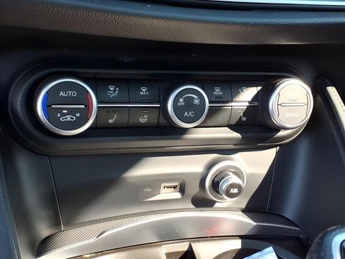 Used 2022 Alfa Romeo Stelvio Veloce image 22