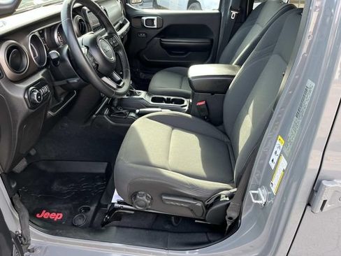 Certified 2018 Jeep Wrangler Unlimited Sport S AWD/4WD image 35