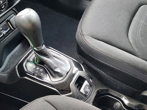 Used 2017 Jeep Renegade Altitude image 15