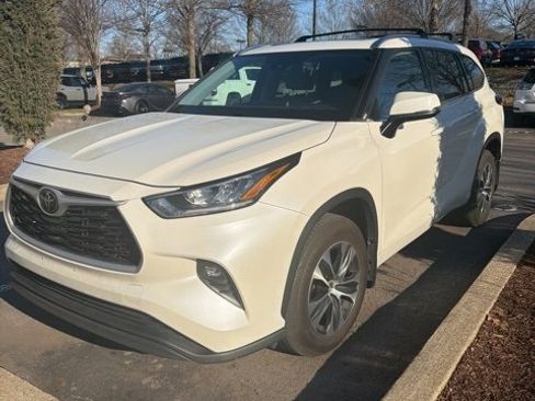Used 2020 Toyota Highlander XLE image 4