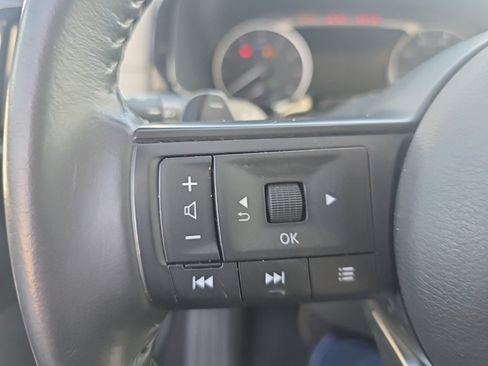 Used 2024 Nissan Pathfinder SV FWD image 12