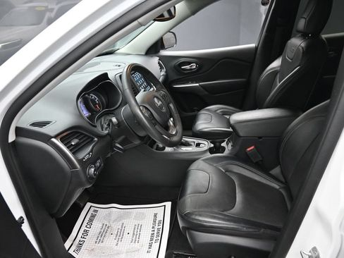 Used 2022 Jeep Cherokee Latitude Lux w/ Sun & Sound Group AWD/4WD image 9