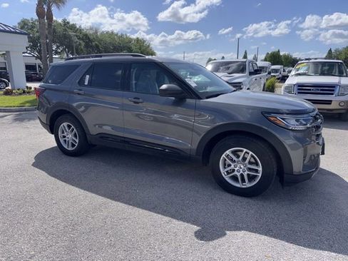 Used 2026 Ford Explorer Active w/ Active Comfort Package RWD image 4