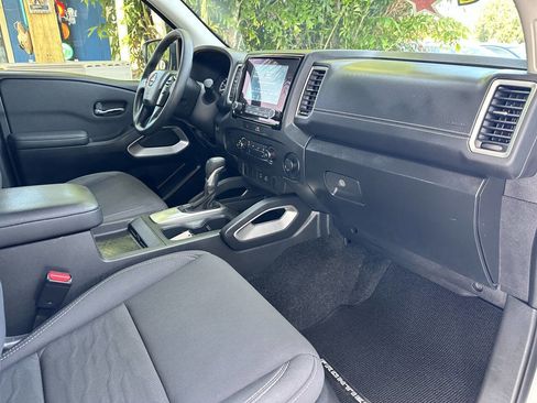 Used 2022 Nissan Frontier SV image 14