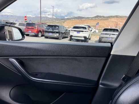Used 2021 Tesla Model Y Long Range AWD/4WD image 31