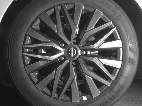 Used 2025 Nissan Altima 2.5 SV FWD image 12