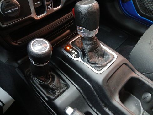 Used 2021 Jeep Gladiator Sport image 41