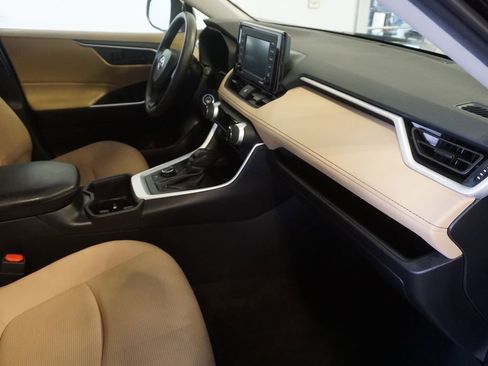 Used 2022 Toyota RAV4 LE AWD/4WD image 23