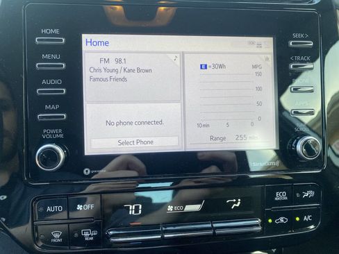 Used 2022 Toyota Prius LE image 28