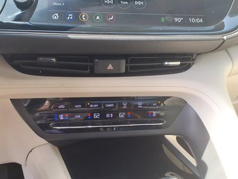 Used 2023 Buick Envision Avenir AWD/4WD image 18
