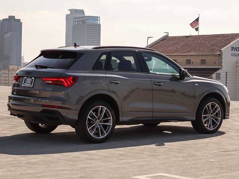 Used 2023 Audi Q3 2.0T Premium w/ Black Optic Sport Package AWD/4WD image 4
