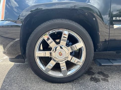 Used 2011 Cadillac Escalade EXT Premium AWD/4WD image 12
